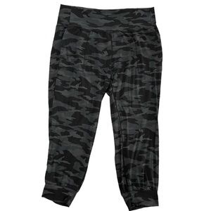 Athleta Salutation Camo Jogger with Pockets in Black & Grey Camo, Women's 3X